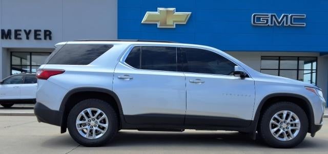 2019 Chevrolet Traverse LT Leather in Silver Ice Metallic — front three-quarter view