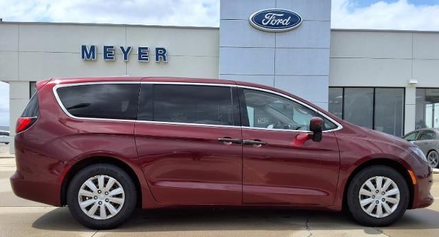 2020 Chrysler Voyager